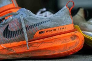 Read more about the article Should You Buy Carbon Plate Running Shoes?