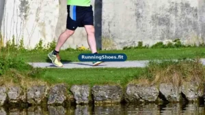 Read more about the article How Should Running Shoes Fit? A Complete Guide